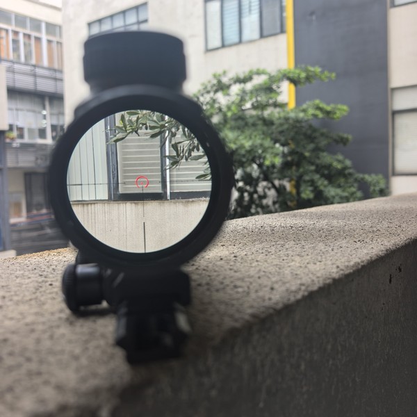 Focuhunter LPVO scope view showing illuminated reticle for fast target acquisition